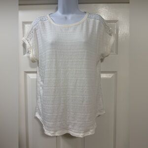 Retrology blouse with lace on the shoulders, great layering piece